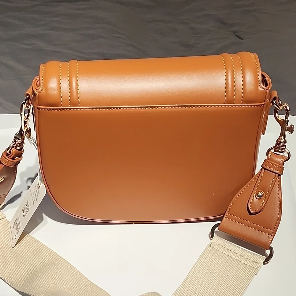 Urban Expressions stylish tan
